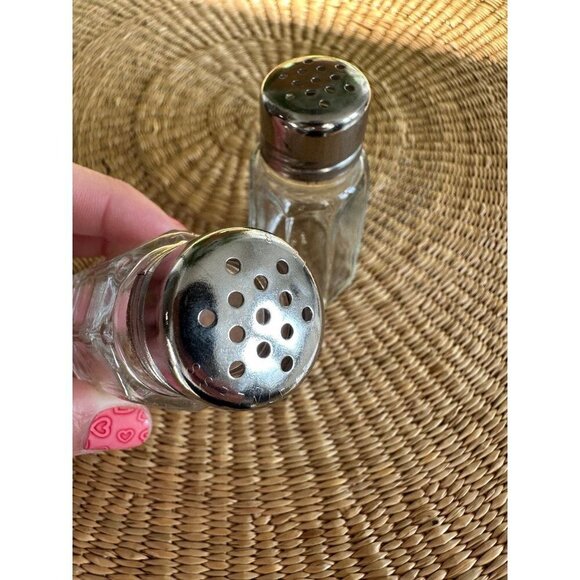Pair of Glass Salt & Pepper Shakers - Picture 7 of 7